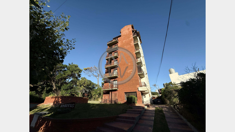 Departamento Edificio "Amadeus"