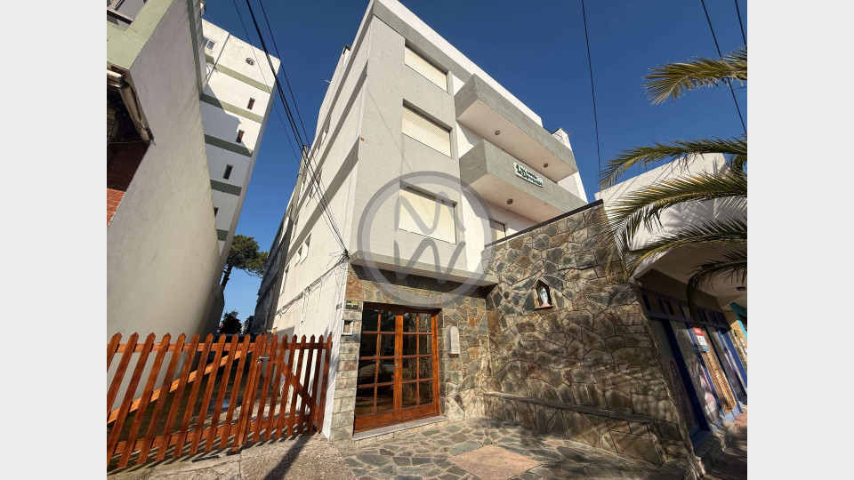 Departamento Edificio "La Domenica"  en: Villa Gesell , zona: Sur