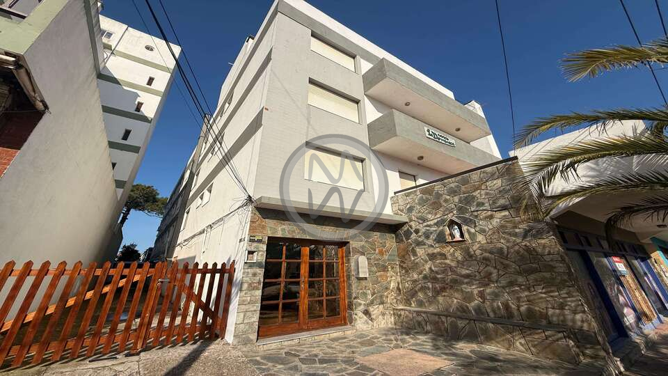 Departamento Edificio "La Domenica"  en: Villa Gesell , zona: Sur