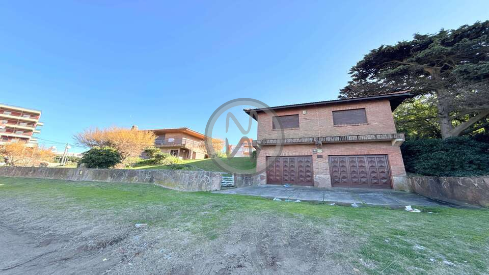 Chalet Gran chalet de 4 ambientes  en: Villa Gesell , zona: Muelle